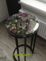 14-Inch Floral Resin Coffee Table with Real Dried Flowers & Sleek Black Footrest